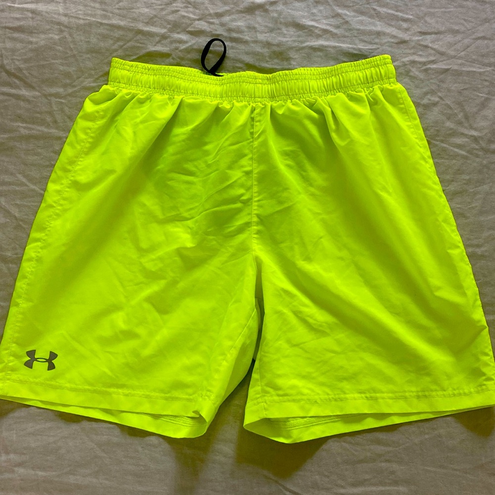 Under Armour Shorts - L